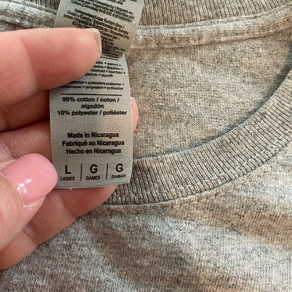 Tshirt wore maybe twice. Excellent condition. Size large - Picture 1 of 2